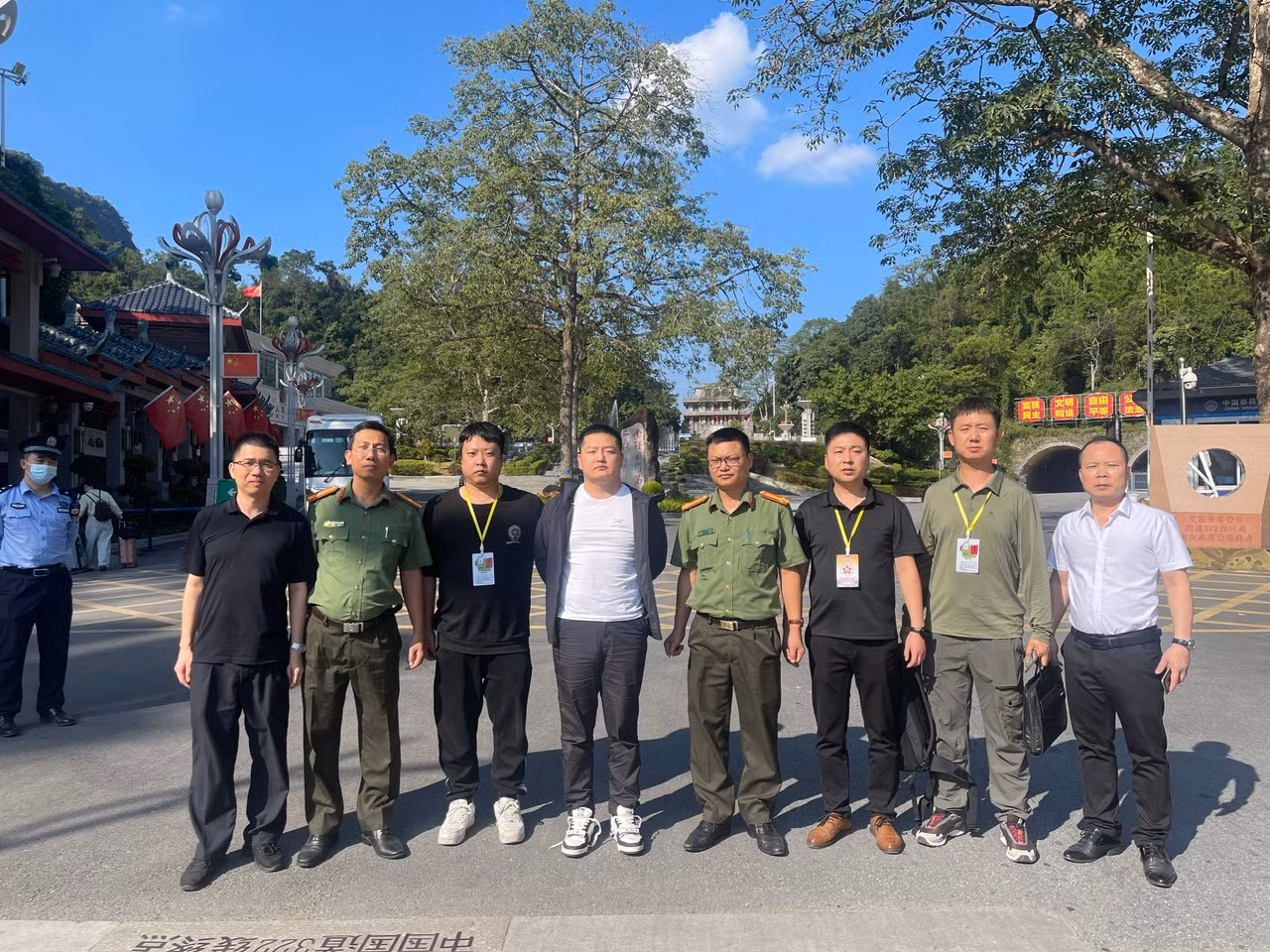 Lực lượng quản lý xuất nhập cảnh bắt giữ hai đối tượng truy nã người nước ngoài -0