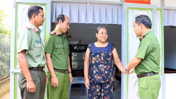 Người có uy tín trong đồng bào dân tộc Khmer góp phần giữ bình yên ở địa bàn cơ sở