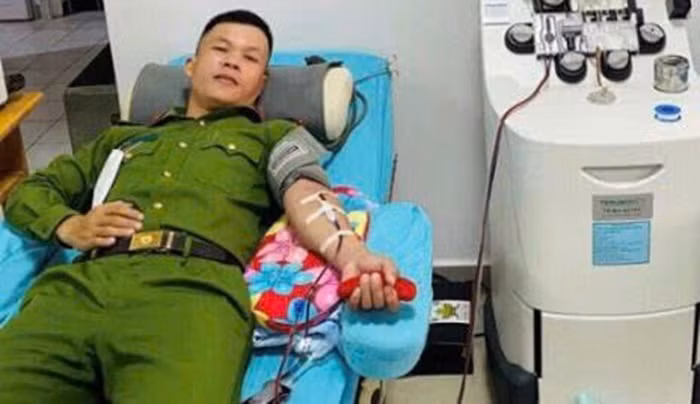 Cán bộ Công an vượt 60km kịp thời hiến tiểu cầu cứu hai trẻ sơ sinh -0