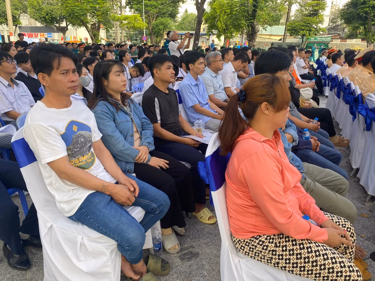 Nhìn con sống thực vật mà 2 vợ chồng xót xa -0