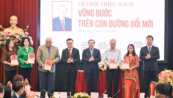Ra mắt tập 3, tập 4 bộ sách “Vững bước trên con đường đổi mới” của cố Tổng Bí thư Nguyễn Phú Trọng
