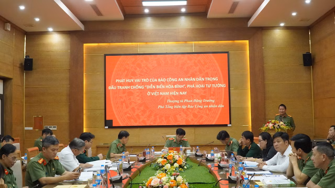 Thống nhất trong nhận thức, tư tưởng và hành động để đấu tranh hiệu quả với hoạt động phá hoại tư tưởng của Đảng -0