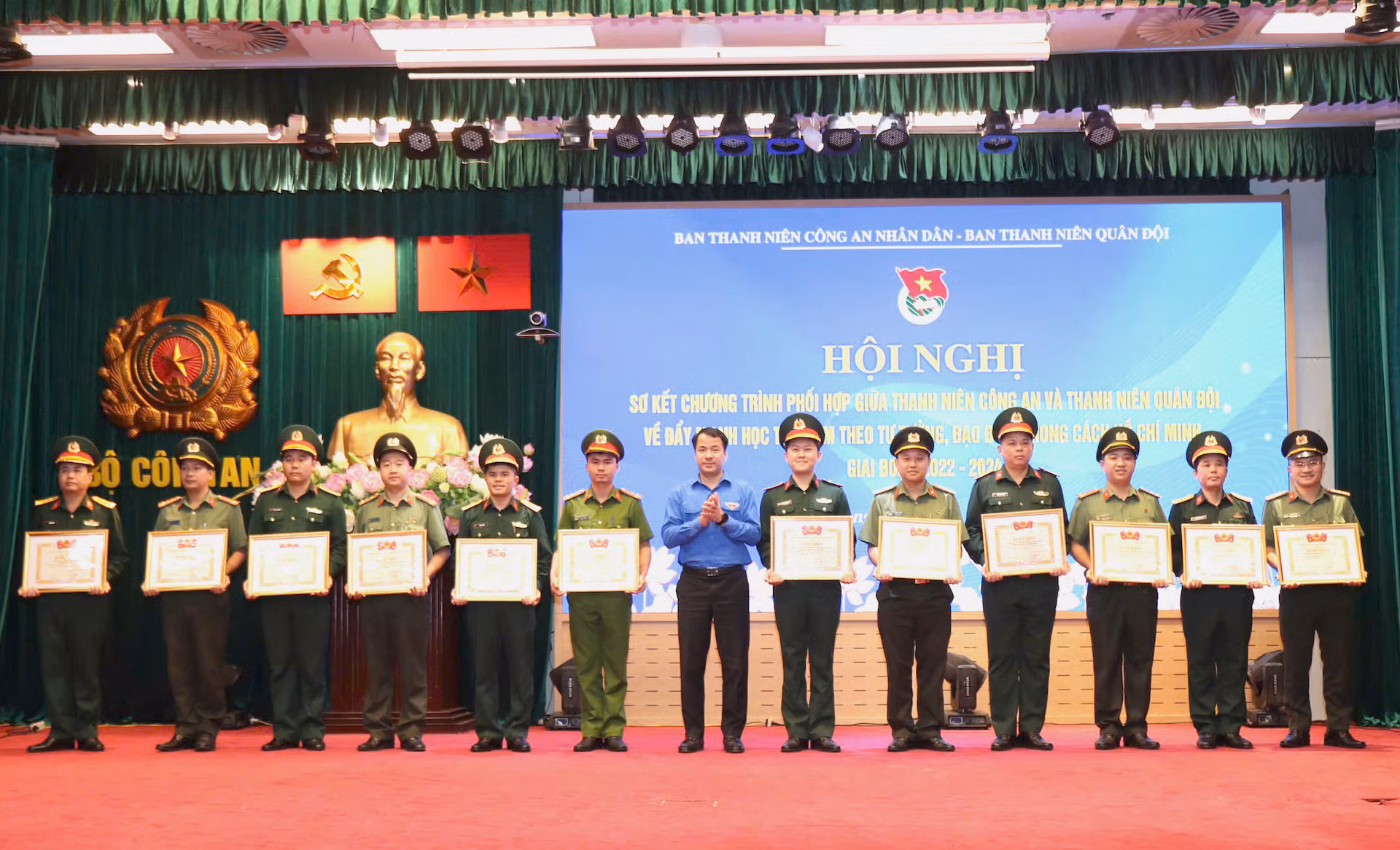 Thanh niên Công an và Thanh niên Quân đội đẩy mạnh học tập và làm theo tư tưởng, đạo đức, phong cách Hồ Chí Minh -0