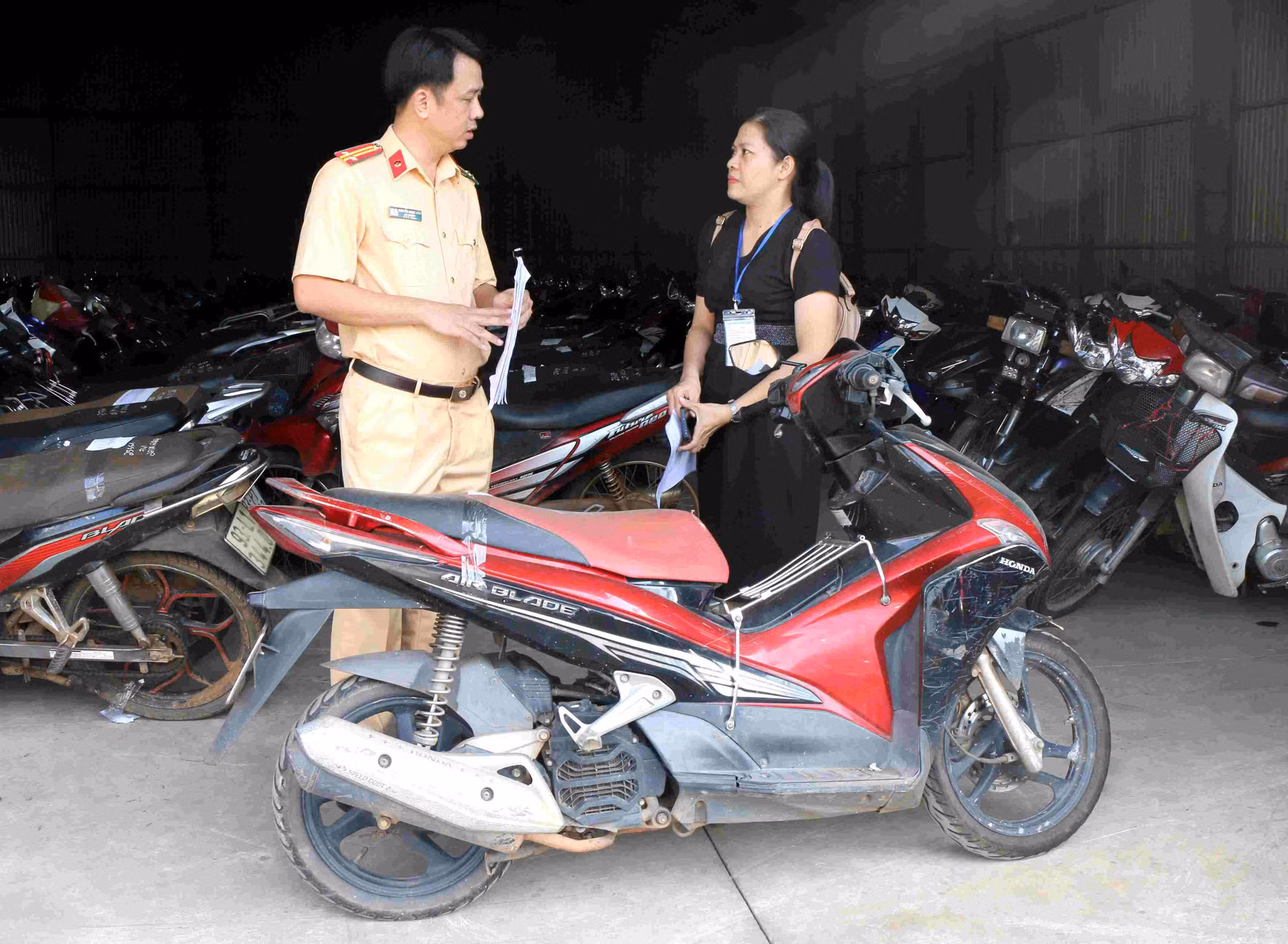 Bất ngờ nhận lại chiếc xe sau 7 năm bị mất -0