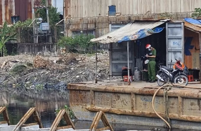 Thi thể không quần áo nổi trên kênh Tham Lương-Bến Cát-Rạch Nước Lên -0