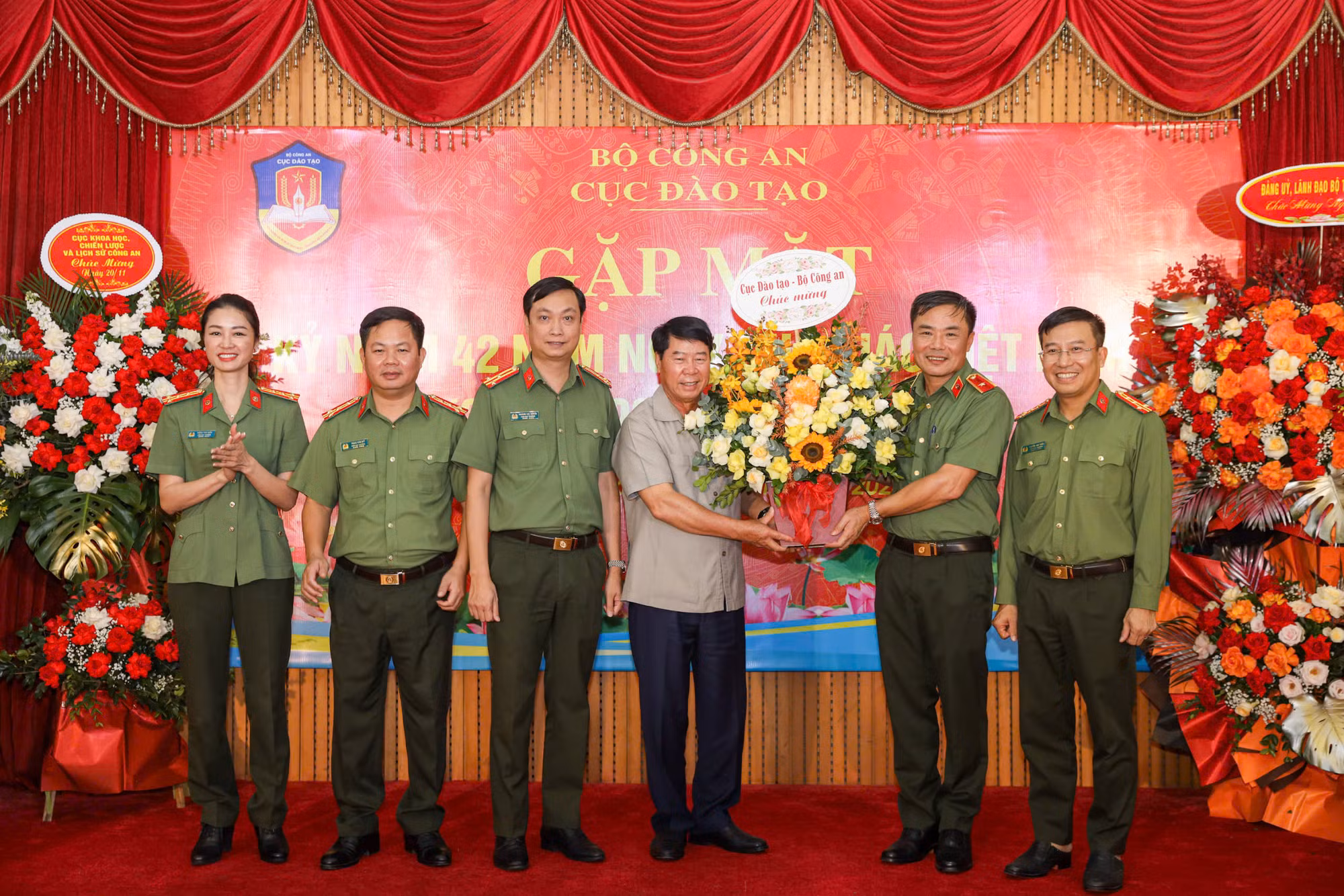 Cục Đào tạo tổ chức Gặp mặt Kỷ niệm 42 năm Ngày Nhà giáo Việt Nam -0