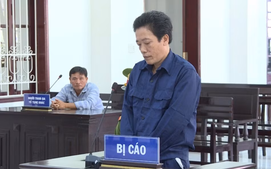 Lãnh án 12 năm tù vì đâm bạn nhậu -0