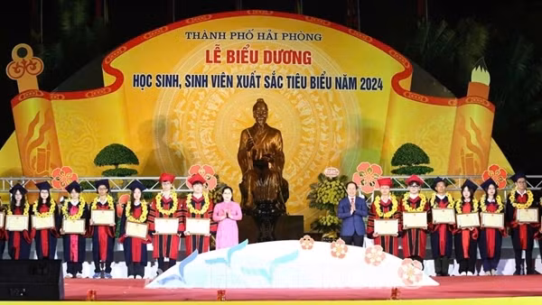 Hải Phòng vinh danh 139 học sinh, sinh viên tiêu biểu năm 2024
