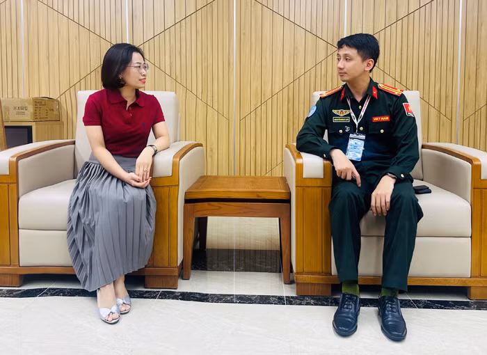 Trung tá Nguyễn Ngọc Hải trò chuyện cùng phóng viên Chuyên đề ANTG Giữa tháng - Cuối tháng, tháng 11/2024.