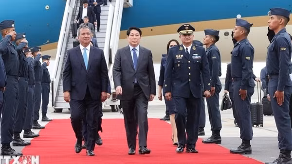 Chủ tịch nước bắt đầu chuyến thăm chính thức Peru và dự Tuần lễ Cấp cao APEC