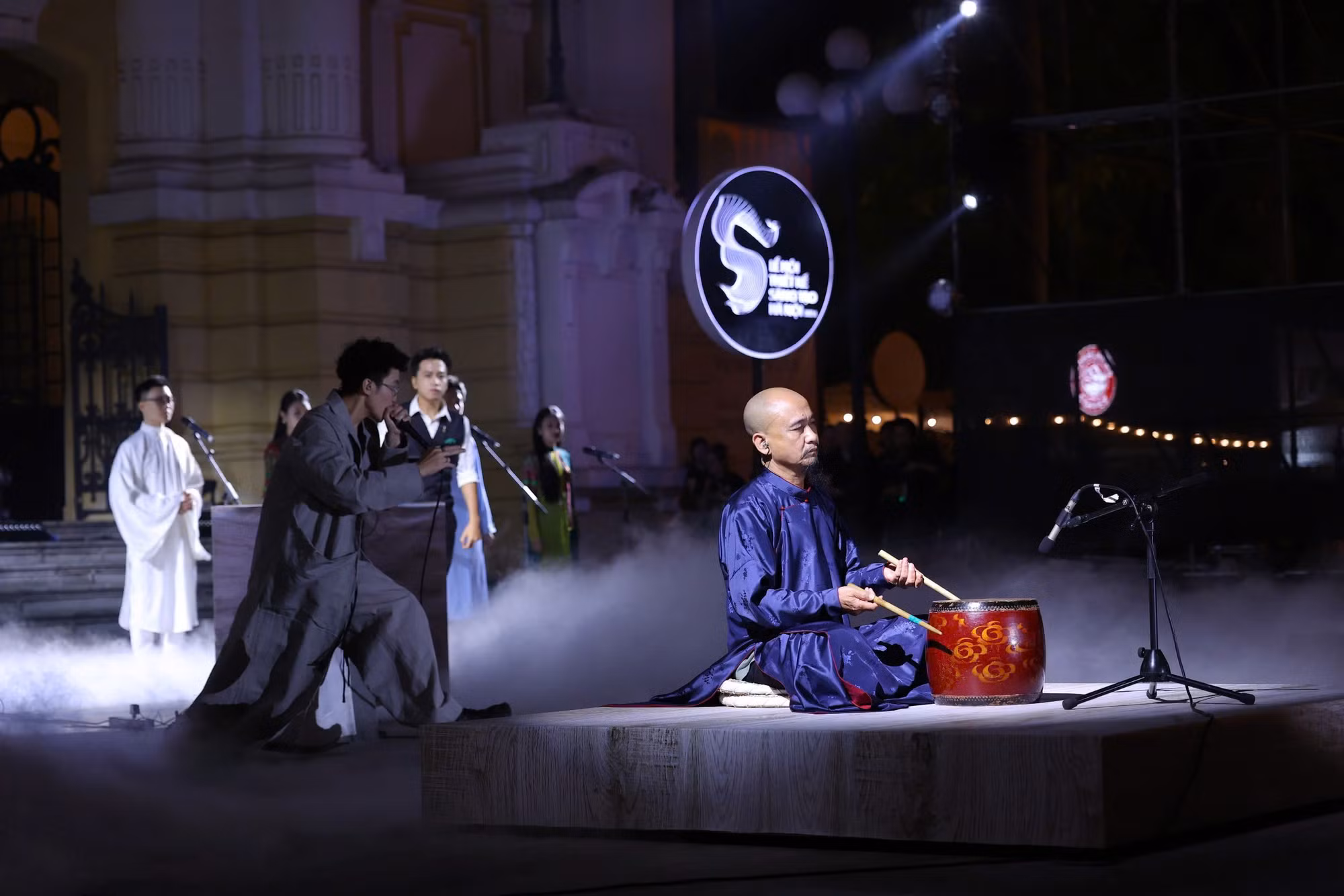Hàng ngàn người đến đổ về phố đi bộ dự Lễ hội Thiết kế sáng tạo Hà Nội -0