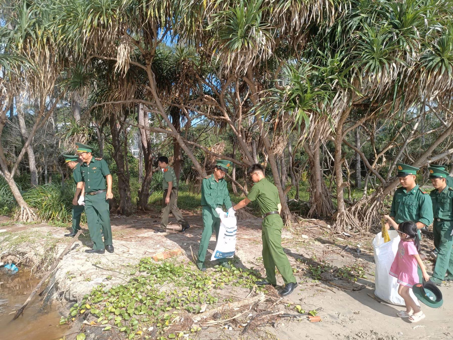 Công an tỉnh Bà Rịa-Vũng Tàu tổ chức nhiều hoạt động ý nghĩa tại huyện Côn Đảo -0