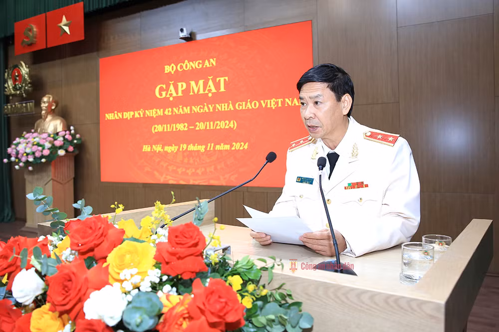 Phát triển đội ngũ nhà giáo CAND “có đức, có tài” thực sự là những tấm gương sáng để học viên noi theo -0
