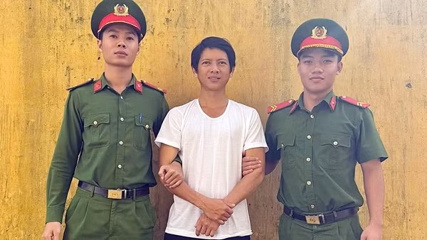 Ôm can xăng 5 lít, dọa giết cả nhà... người yêu cũ
