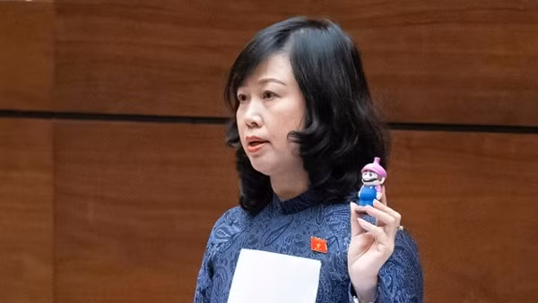 Đại biểu Quốc hội chất vấn về thuốc lá điện tử, Bộ Công an đề xuất cấm, sao Bộ Công thương đề xuất nghiên cứu?