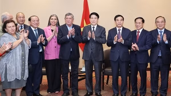Chủ tịch nước Lương Cường tiếp Chủ tịch Đảng Cộng sản Chile