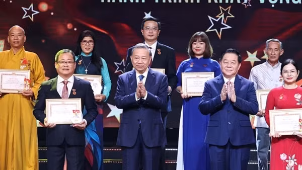 Tổng Bí thư Tô Lâm dự Chương trình “Hồ Chí Minh - Hành trình khát vọng 2024”