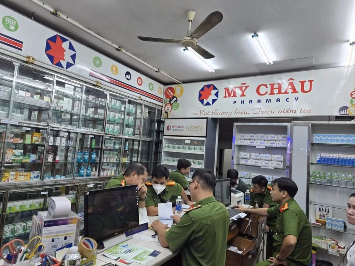 Ca sĩ lừa doanh nhân “chạy án” chiếm đoạt 7 tỉ đồng -0