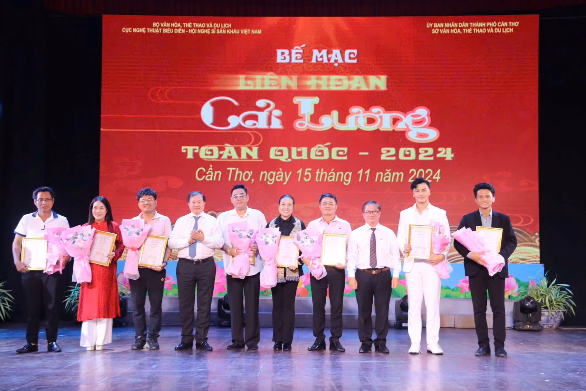 Trao 4 Huy chương vàng, 8 Huy chương Bạc cho vở diễn tai Liên hoan Cải lương toàn quốc năm 2024 -0