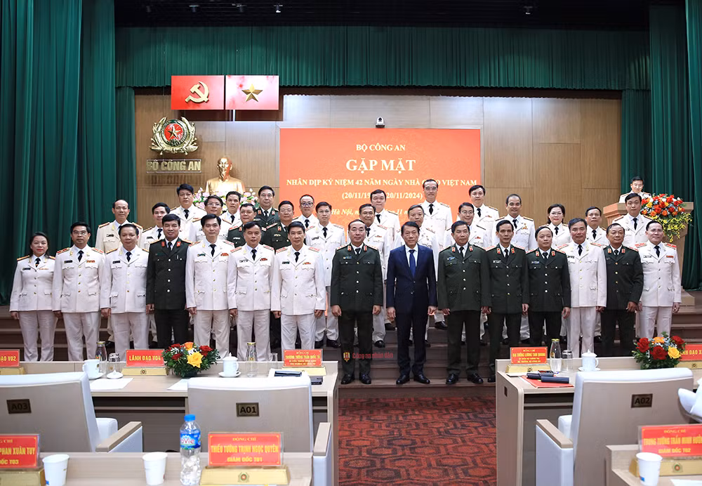 Phát triển đội ngũ nhà giáo CAND “có đức, có tài” thực sự là những tấm gương sáng để học viên noi theo -0