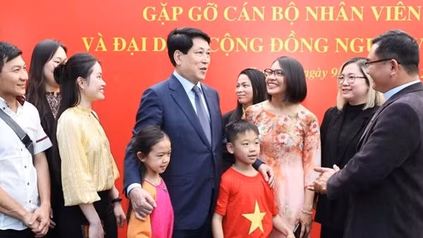 Chủ tịch nước Lương Cường thăm Đại sứ quán và cộng đồng người Việt Nam tại Chile