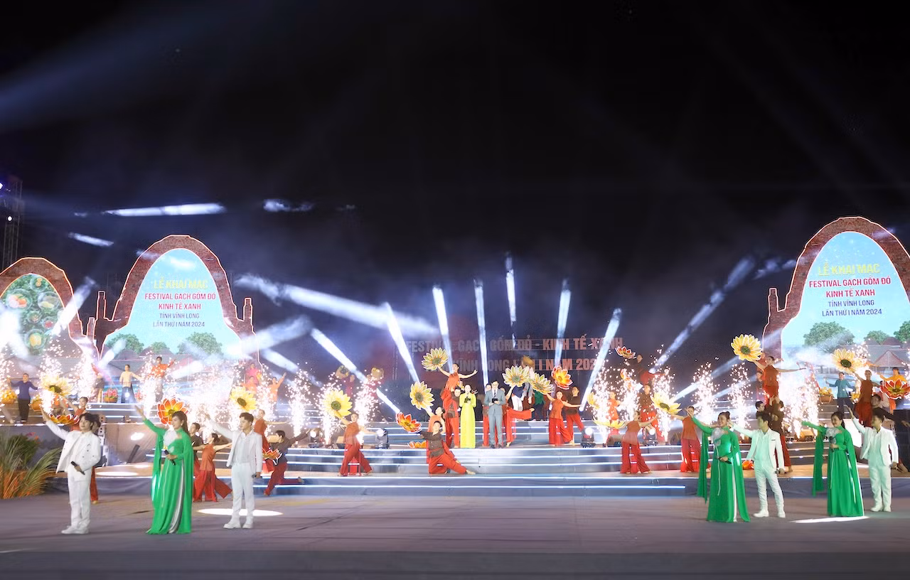 Phó Thủ tướng Chính phủ Hồ Đức Phớc dự Festival Gạch Gốm đỏ - Kinh tế Xanh tỉnh Vĩnh Long -0