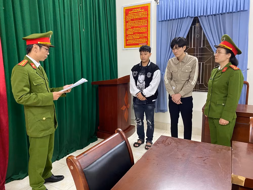 2 đối tượng mua bán hàng trăm nghìn thông tin cá nhân sa lưới -0