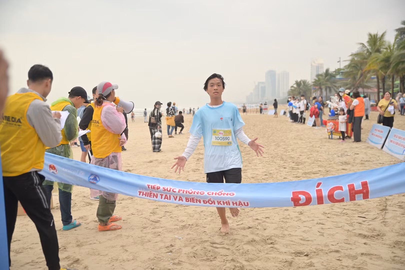 1.000 người chạy tiếp sức phòng chống thiên tai và biến đổi khí hậu -2