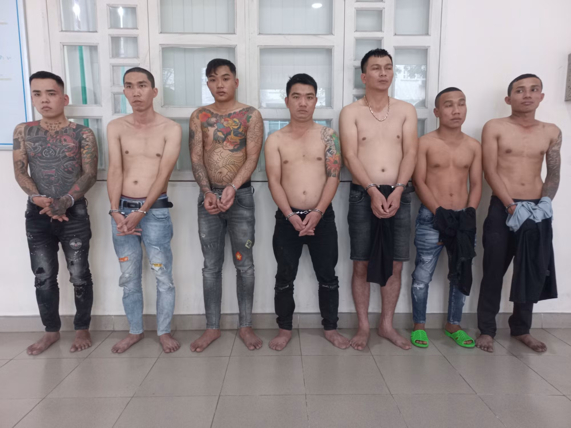 Triệt phá băng nhóm trộm, cướp trang bị súng -0