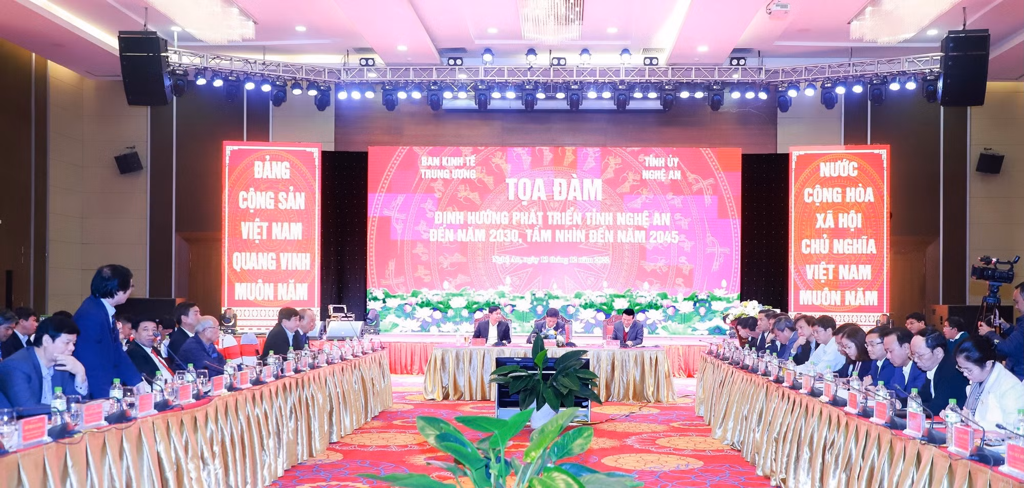 Tọa đàm “Định hướng phát triển tỉnh Nghệ An đến năm 2030, tầm nhìn đến năm 2045” -0