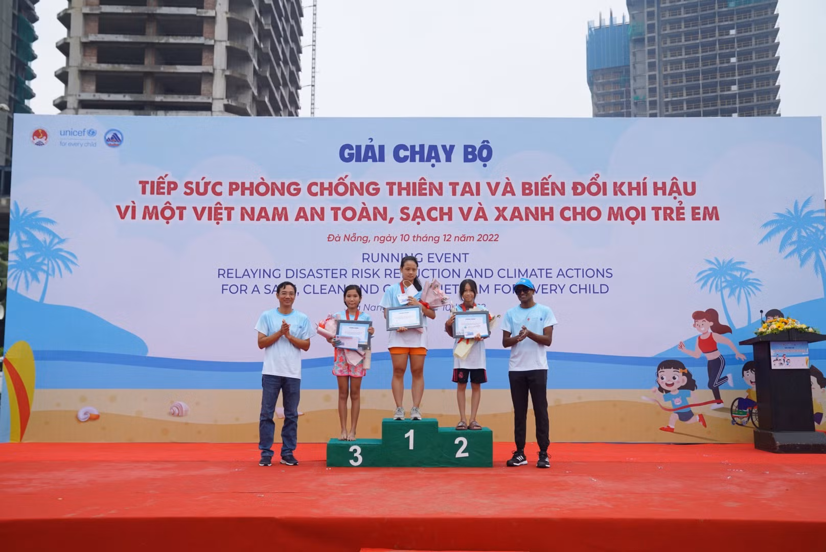 1.000 người chạy tiếp sức phòng chống thiên tai và biến đổi khí hậu -1