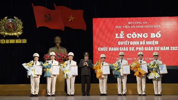 Học viện ANND vinh danh các nhà giáo được bổ nhiệm chức danh GS, PGS năm 2022