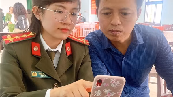 Công an Thừa Thiên-Huế cấp hộ chiếu qua ứng dụng VNEID
