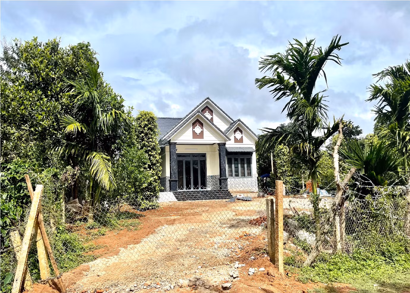 Đập công trình xây dựng trái phép, sao chỉ “chọn dân”? -0