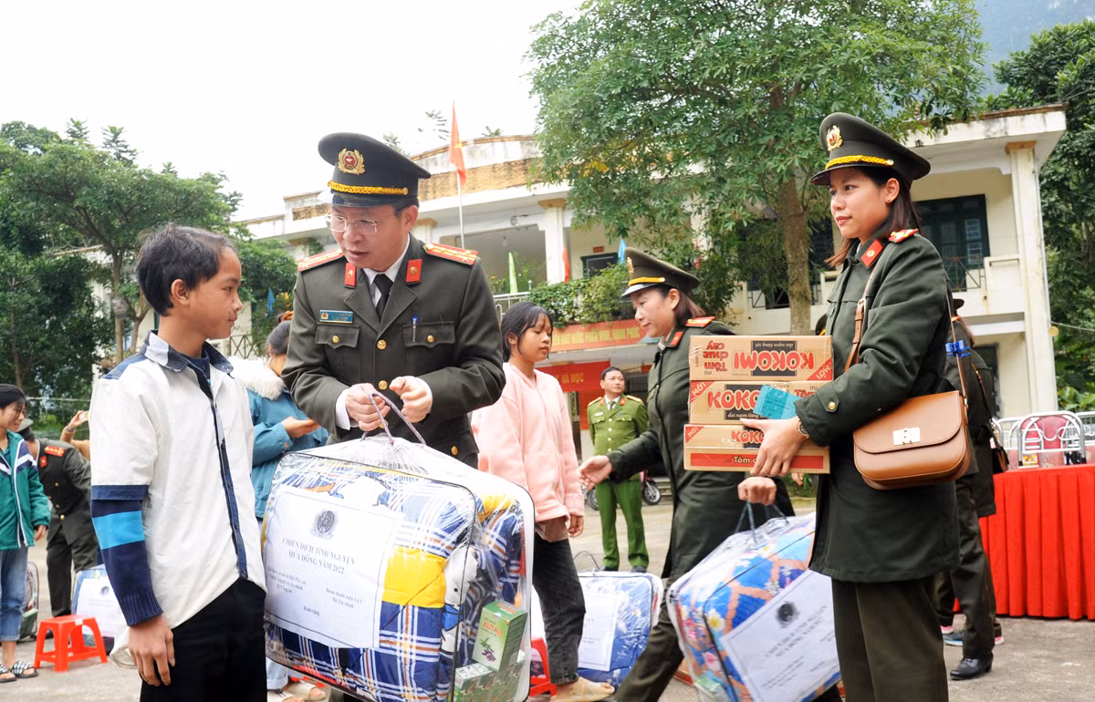 Xua tan lạnh giá mùa đông nơi địa đầu Tổ quốc -0