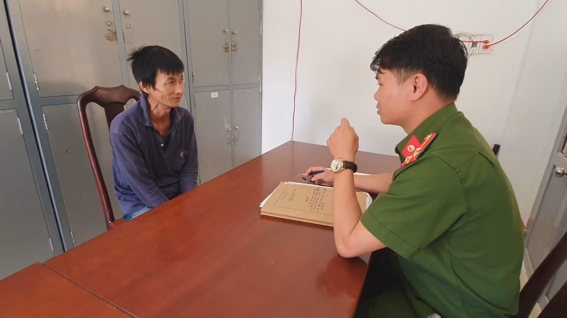Kẻ nghiện rượu vô cớ dùng dao đâm 3 người trọng thương -0