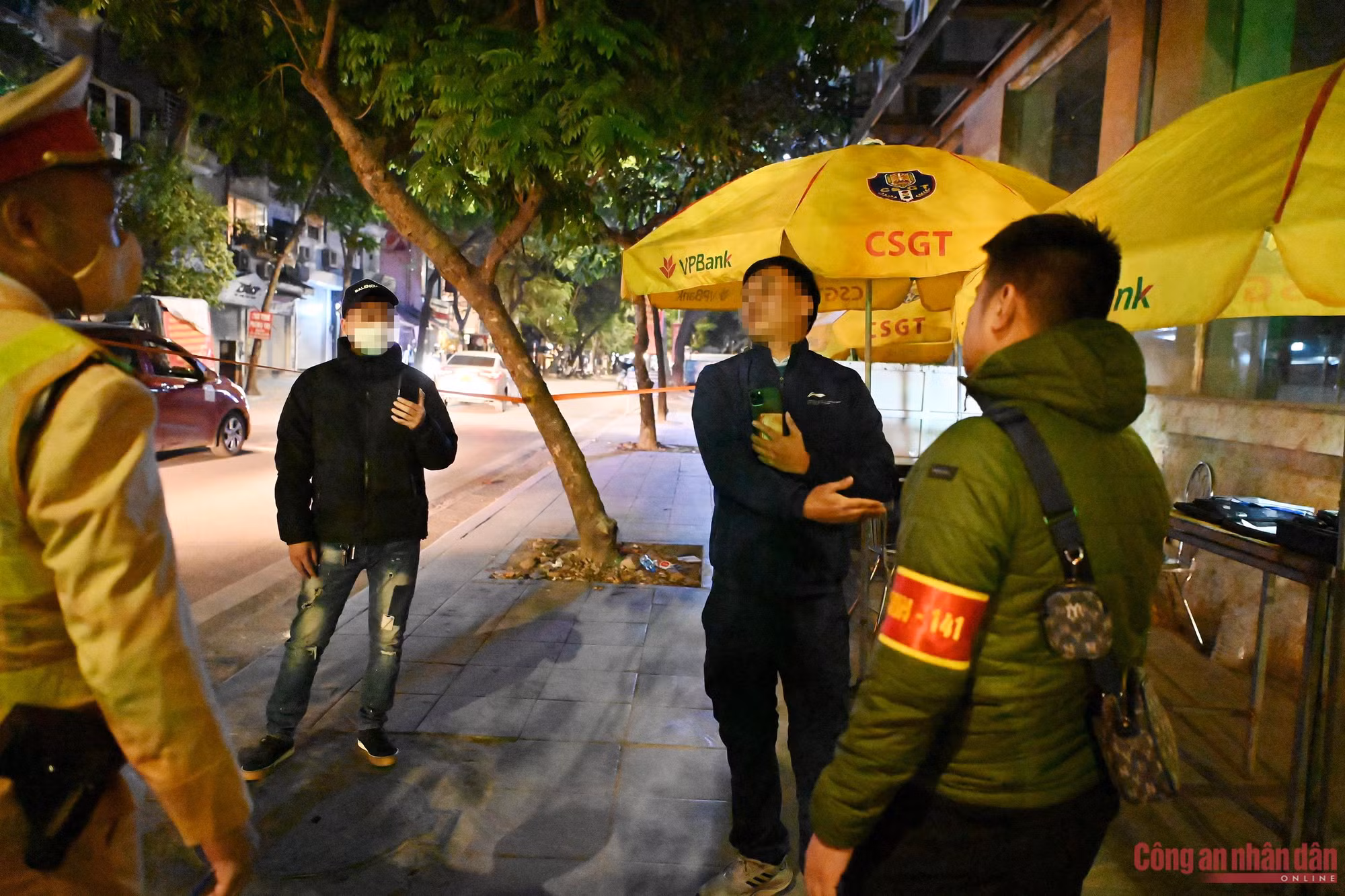 Cận cảnh "ma men" giằng co với Cảnh sát ảnh 3