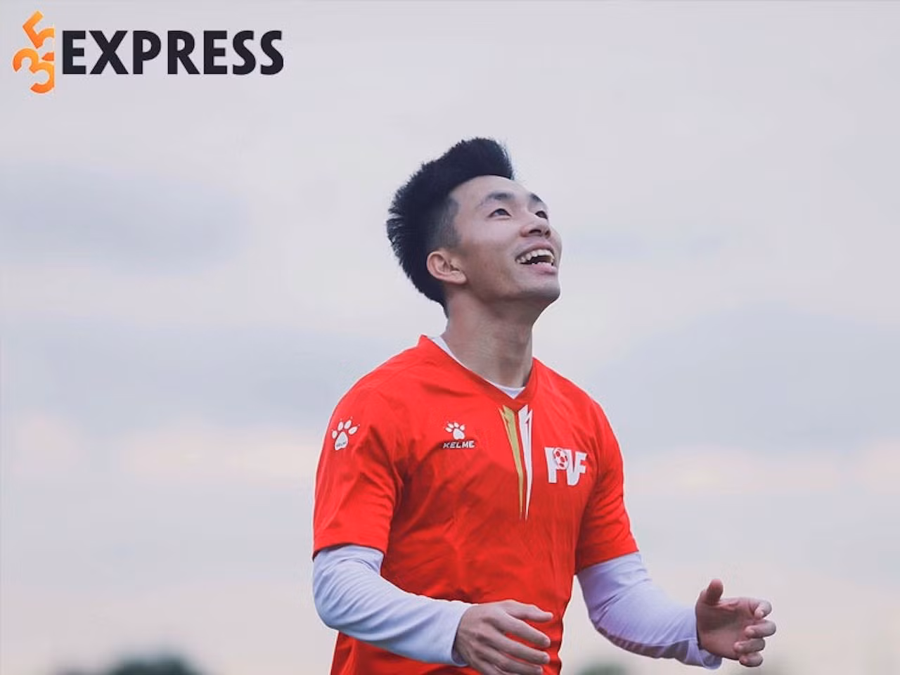 Ấm lòng người hâm mộ Thủ đô trong tiết trời đông lạnh cuối năm -0
