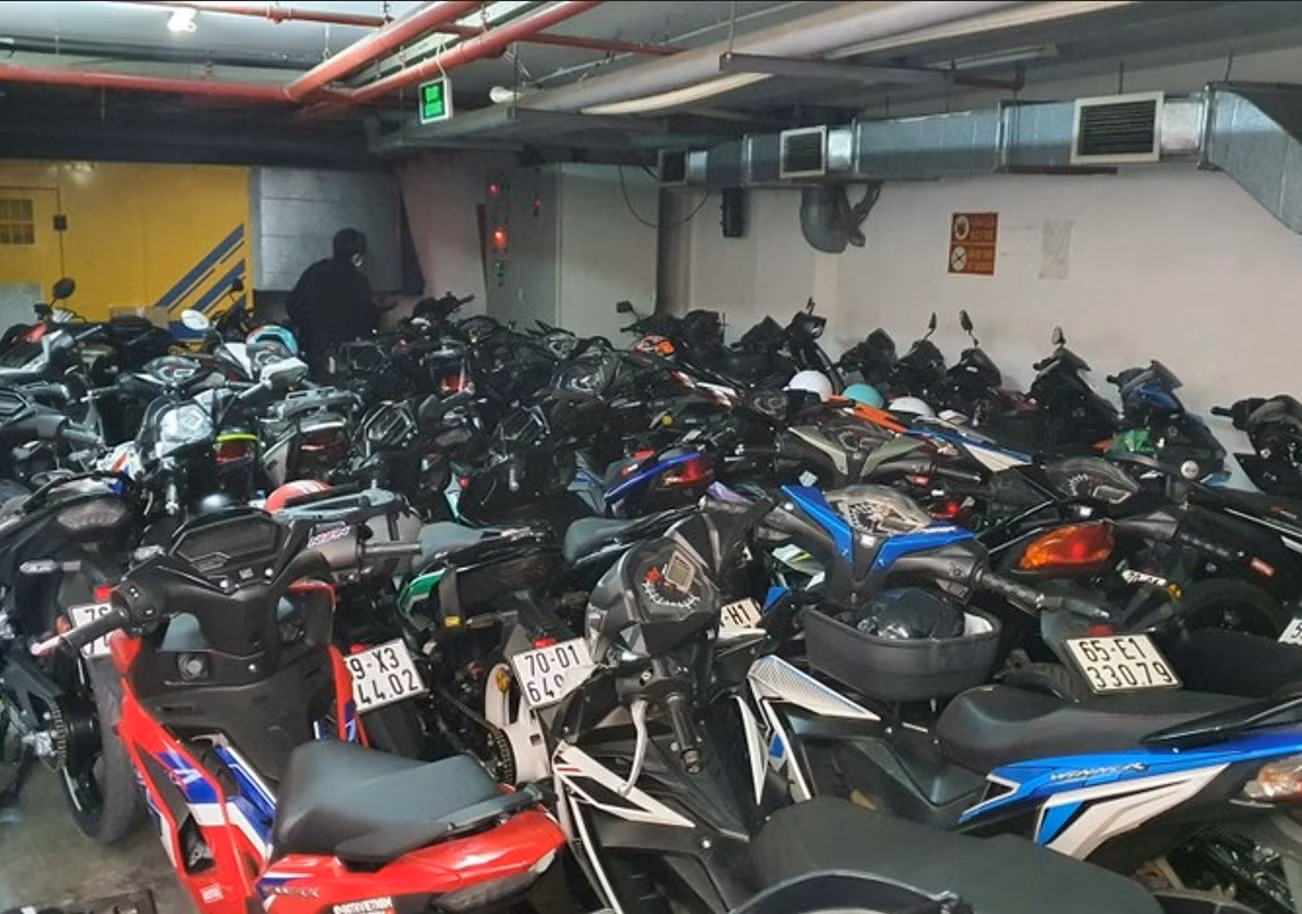 Hàng trăm xe độ chế tham dự 