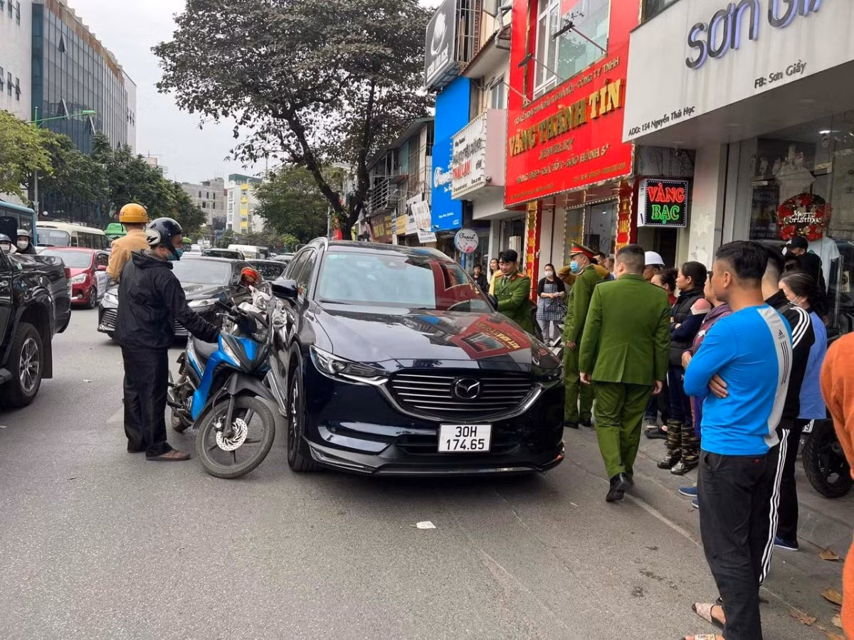 Dùng vật nghi là súng đe dọa người khác sau khi va chạm giao thông -0
