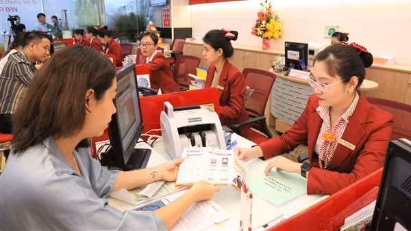 Ngân hàng phải giảm lãi suất để hỗ trợ doanh nghiệp