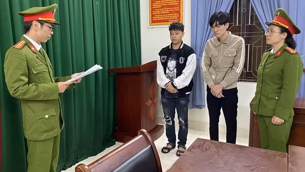 Hai đối tượng mua bán hàng trăm nghìn thông tin cá nhân sa lưới