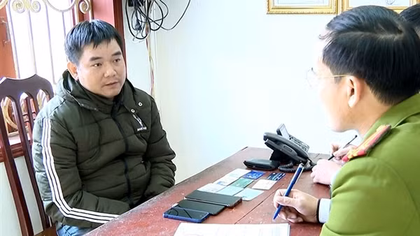Lên mạng bán đồng hồ hàng hiệu, 23 người dính bẫy lừa