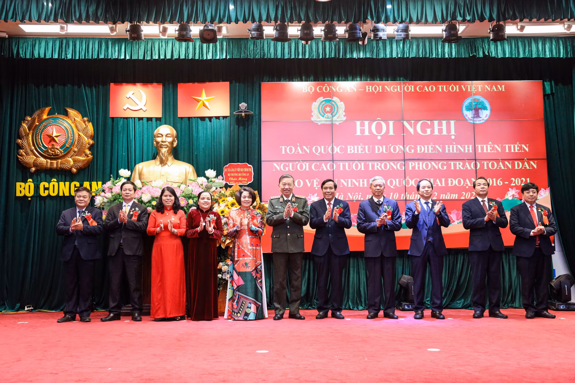 Biểu dương 139 điển hình tiên tiến người cao tuổi trong phong trào toàn dân bảo vệ ANTQ giai đoạn 2016-2021 -0