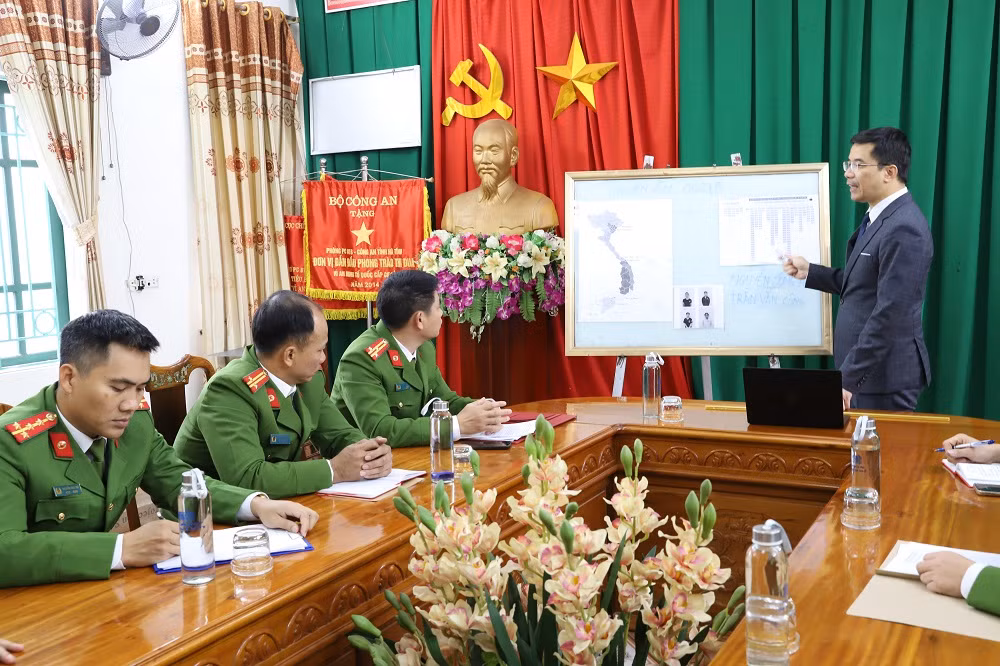 thượng tá nguyễn hồng phong - giám đốc cat trực tiếp chỉ đạo các lực lượng chức năng phá án.jpg -0