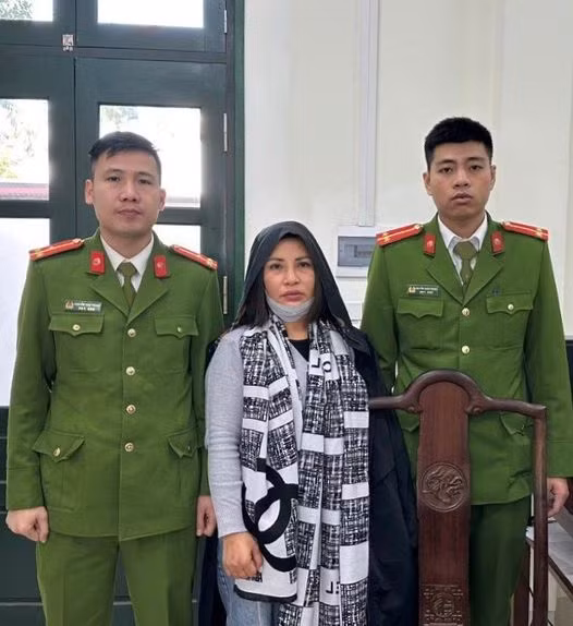 Người phụ nữ phẫu thuật thẩm mỹ trốn truy nã 16 năm -0