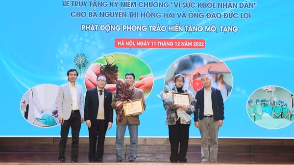 Tôn vinh hai người chết não hiến tạng giúp 10 người tái sinh