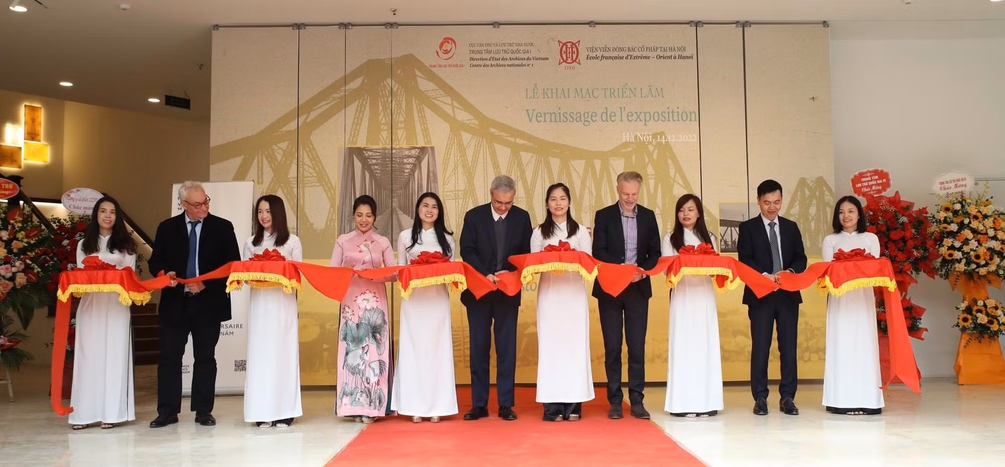 Triển lãm “Cầu Long Biên - Chứng nhân lịch sử” qua tài liệu lưu trữ -0