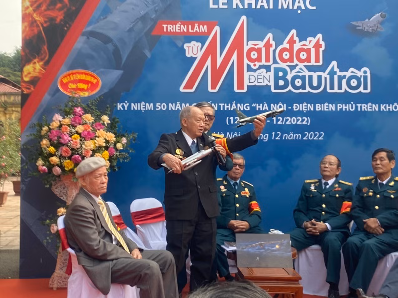 Xem triển lãm “Từ mặt đất bầu trời”, trải nghiệm cuộc sống thời chiến tại di tích Hầm Tác chiến -0