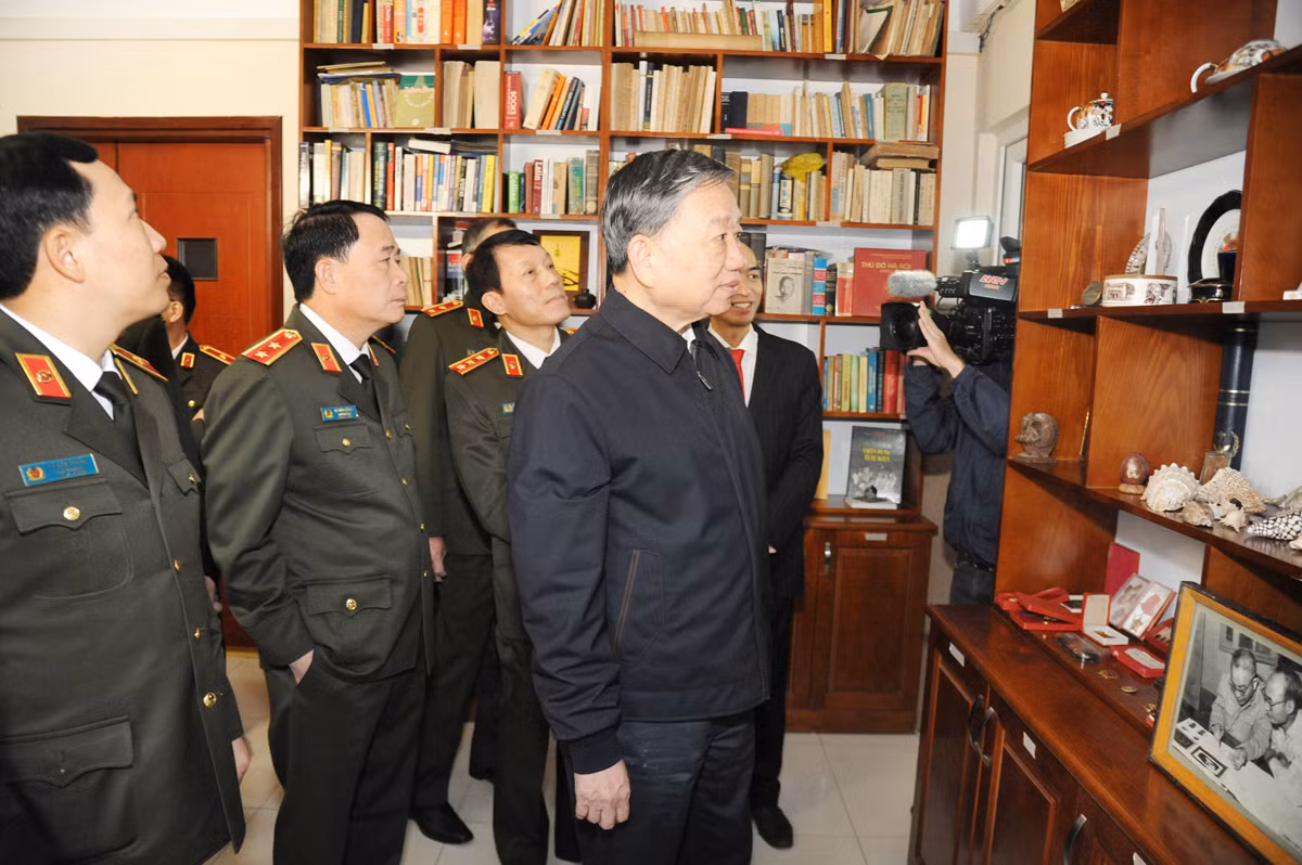 Lãnh đạo Bộ Công an thắp hương tưởng nhớ cố Thứ trưởng Nguyễn Minh Tiến -0